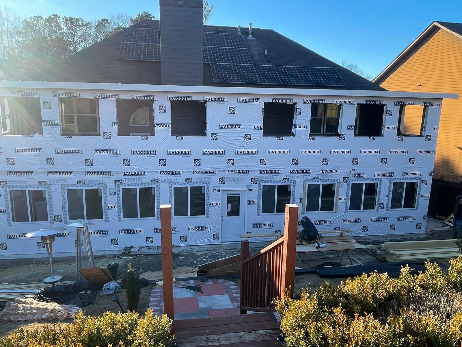 Casa en proceso de remodelación exterior